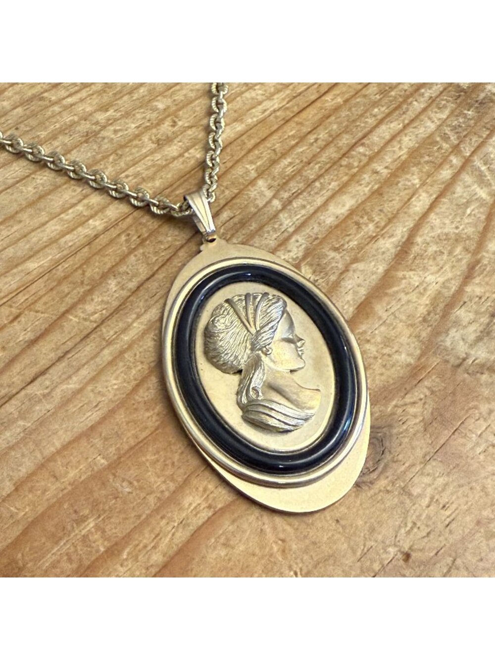 Vintage Avon Gold & Black Cameo Necklace Oval Pendant Chain Elegant Retro Jewelr